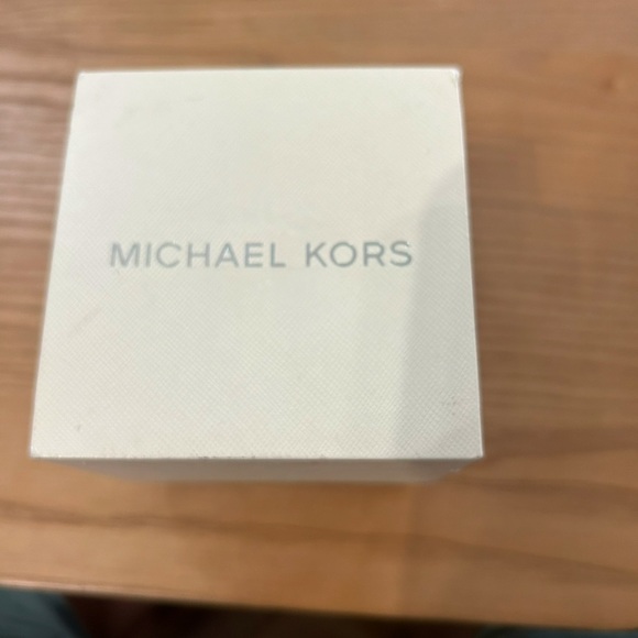 MK Watch Barelynweared - Picture 2 of 3